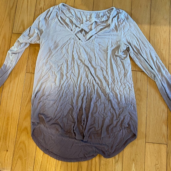 Long sleeve tops 15$/ item. - Picture 2 of 11